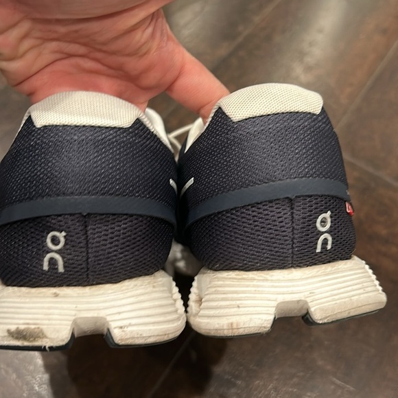 ON Cloud 5 Running Shoe in Midnight / White Size 12.5 main image 10
